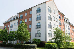 Greenings Apt Warrington - 2 Bed with FREE off road Parking & Wifi